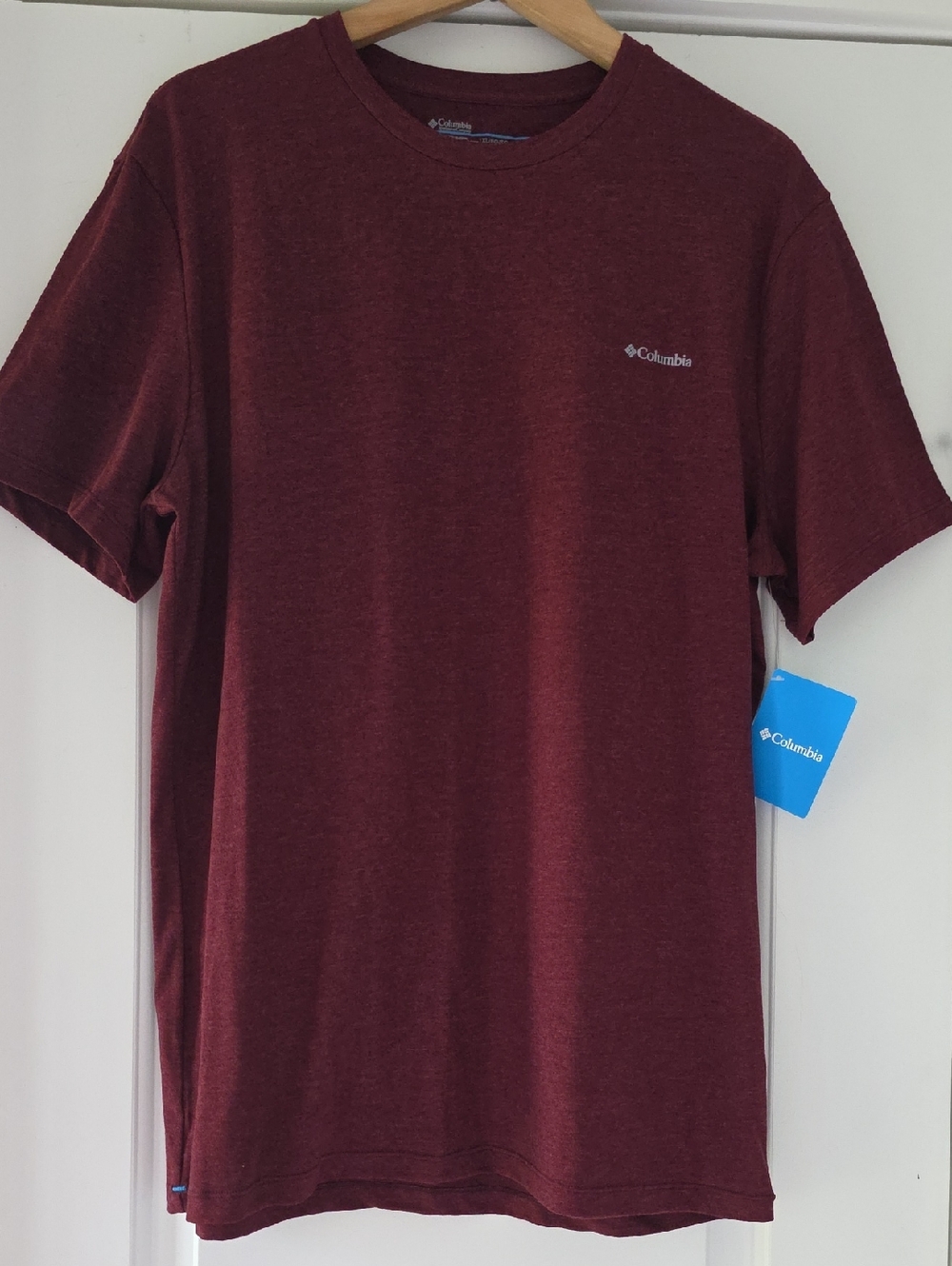NWT...Columbia Men’s Short Sleeve Tee in Maroon Red Heather